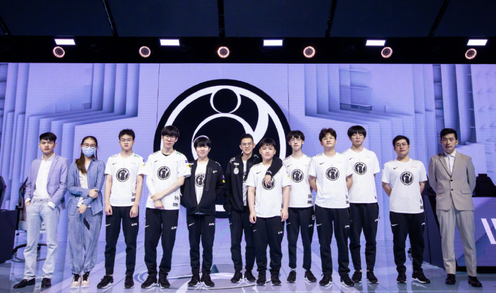 的果断和坚 的果断和坚